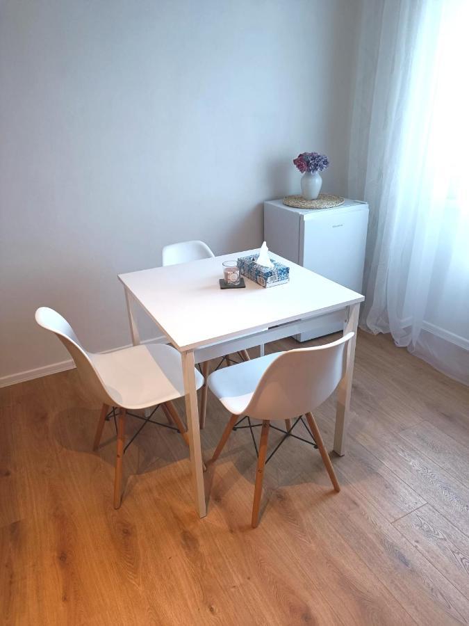 Zoo Karlovarska Apartment Plzen Ngoại thất bức ảnh